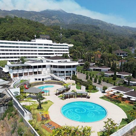 Surya Hotel & Cottages Prigen Екстер'єр фото