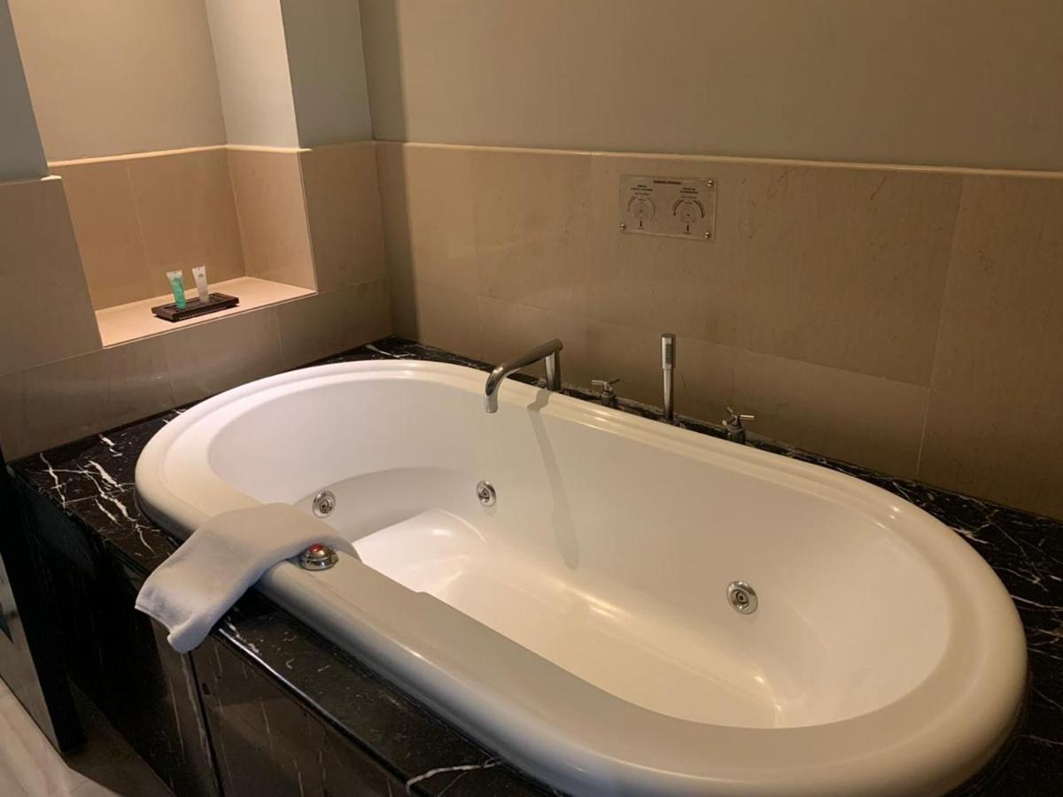 Surya Hotel & Cottages Prigen Екстер'єр фото