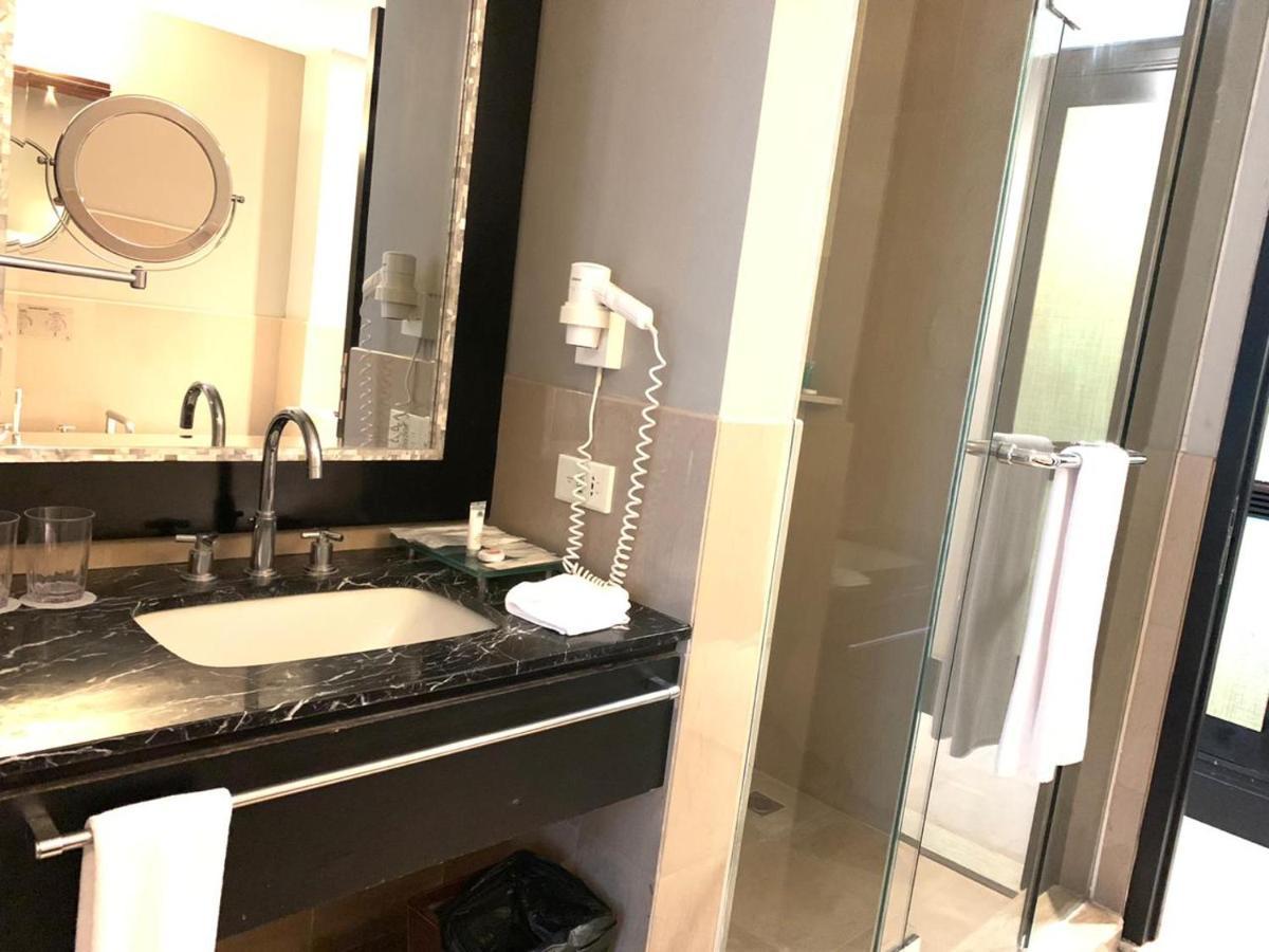 Surya Hotel & Cottages Prigen Екстер'єр фото