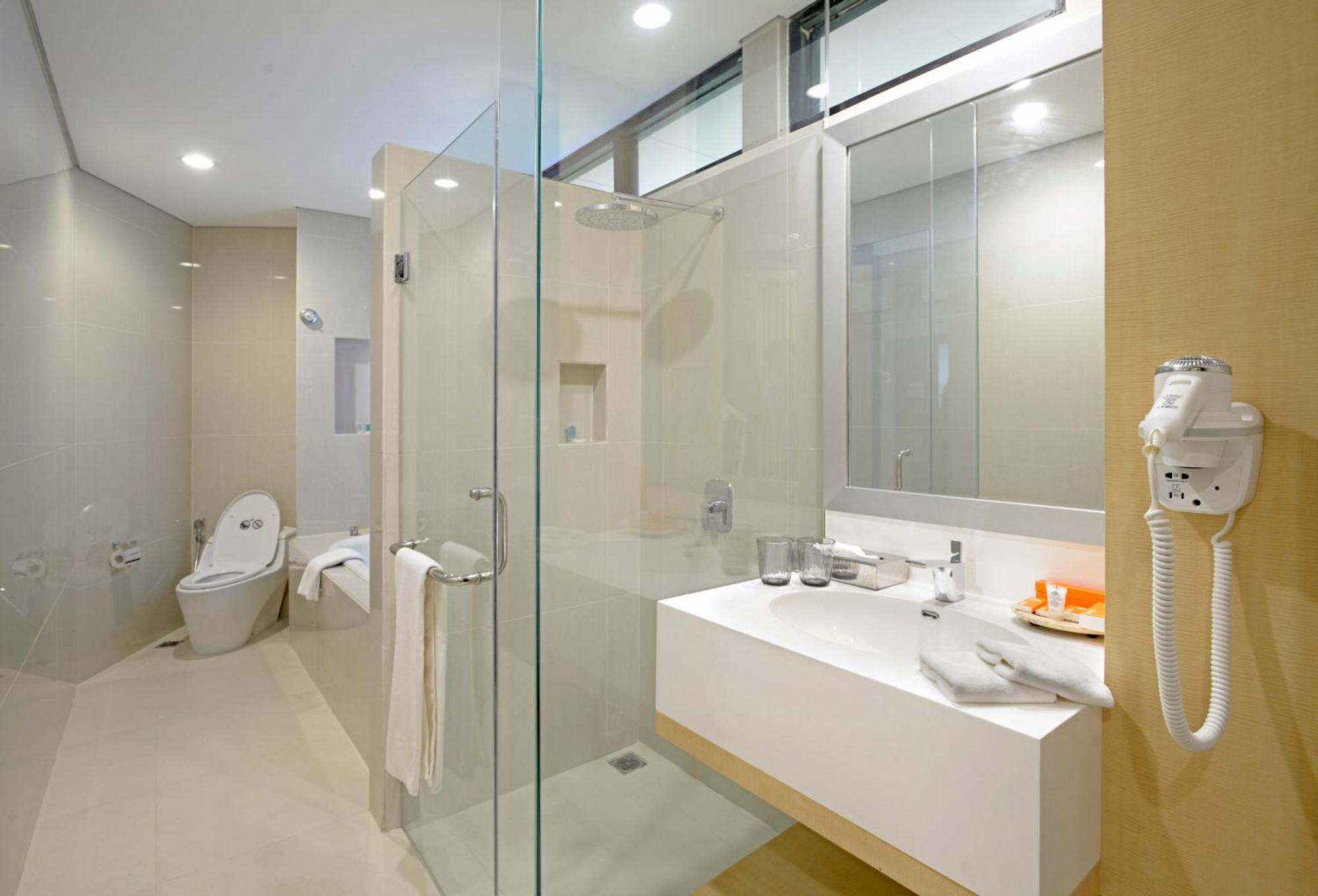 Surya Hotel & Cottages Prigen Екстер'єр фото