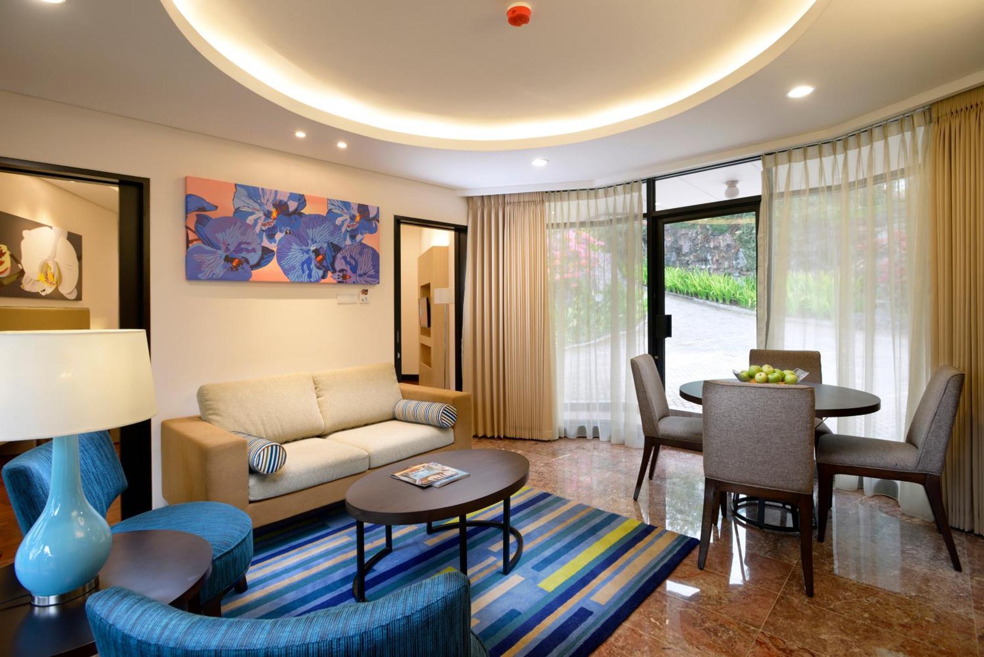 Surya Hotel & Cottages Prigen Екстер'єр фото