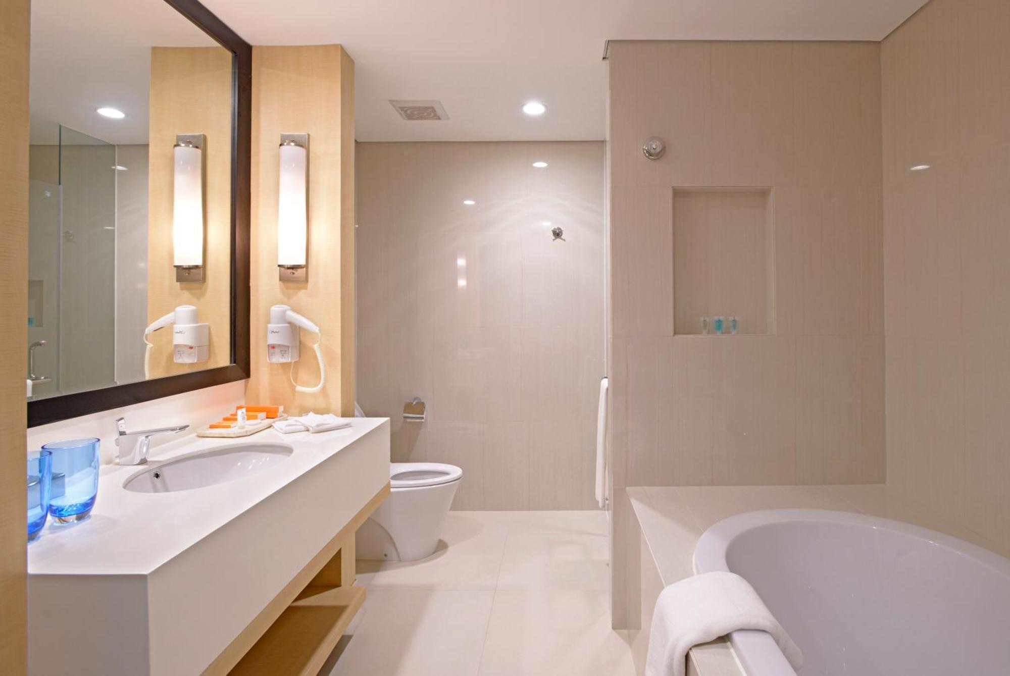 Surya Hotel & Cottages Prigen Екстер'єр фото