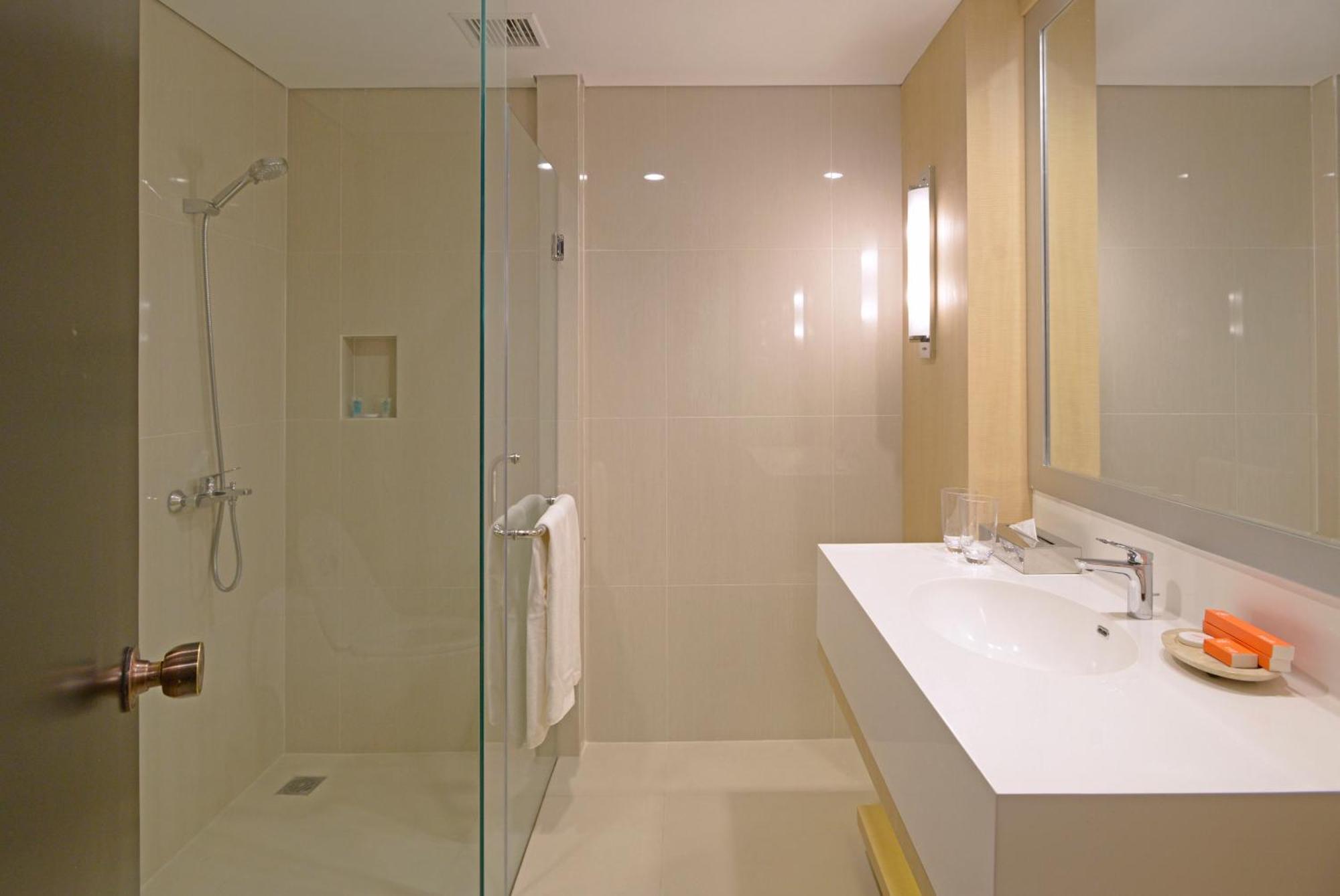 Surya Hotel & Cottages Prigen Екстер'єр фото
