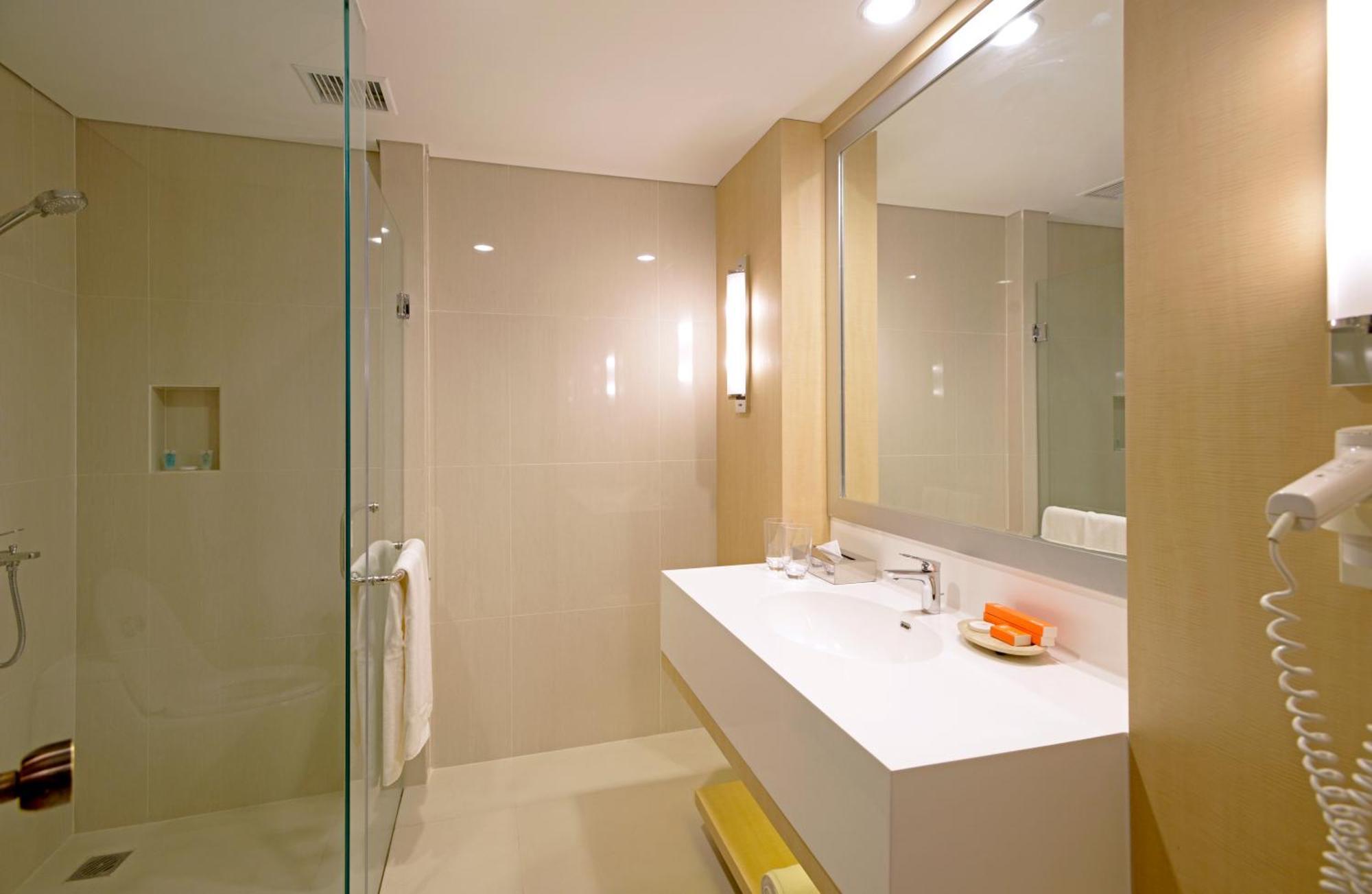 Surya Hotel & Cottages Prigen Екстер'єр фото