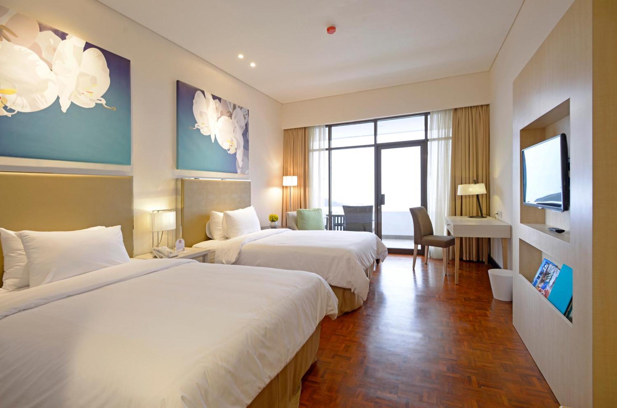 Surya Hotel & Cottages Prigen Екстер'єр фото