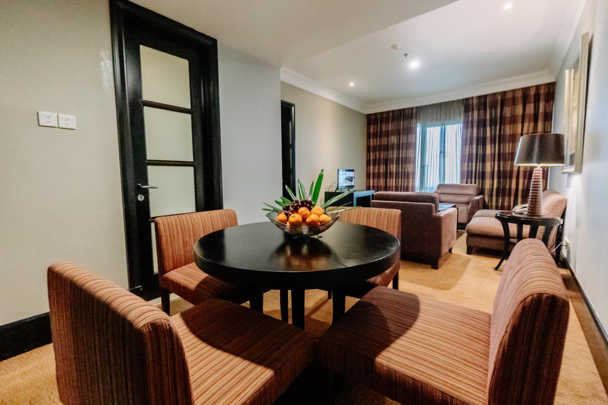 Surya Hotel & Cottages Prigen Екстер'єр фото