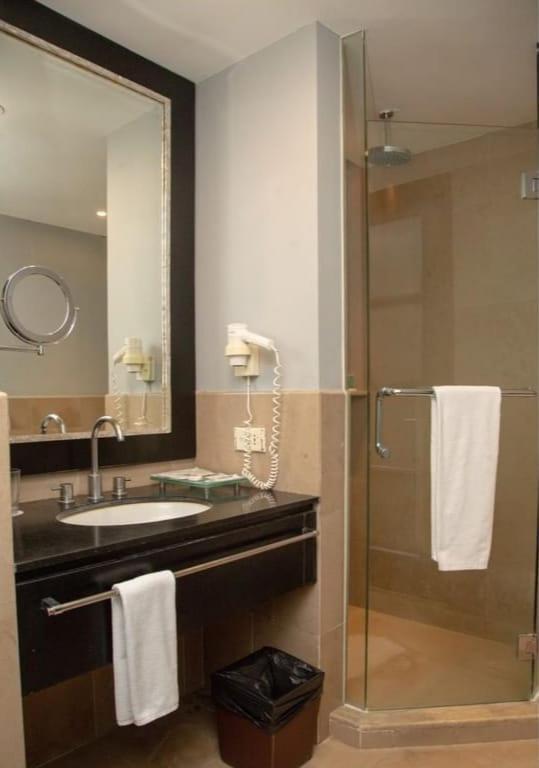 Surya Hotel & Cottages Prigen Екстер'єр фото