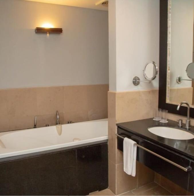 Surya Hotel & Cottages Prigen Екстер'єр фото