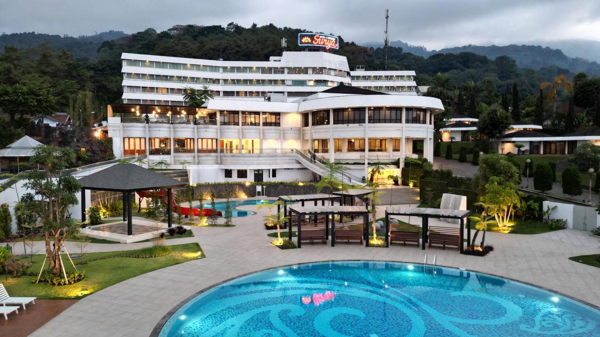 Surya Hotel & Cottages Prigen Екстер'єр фото