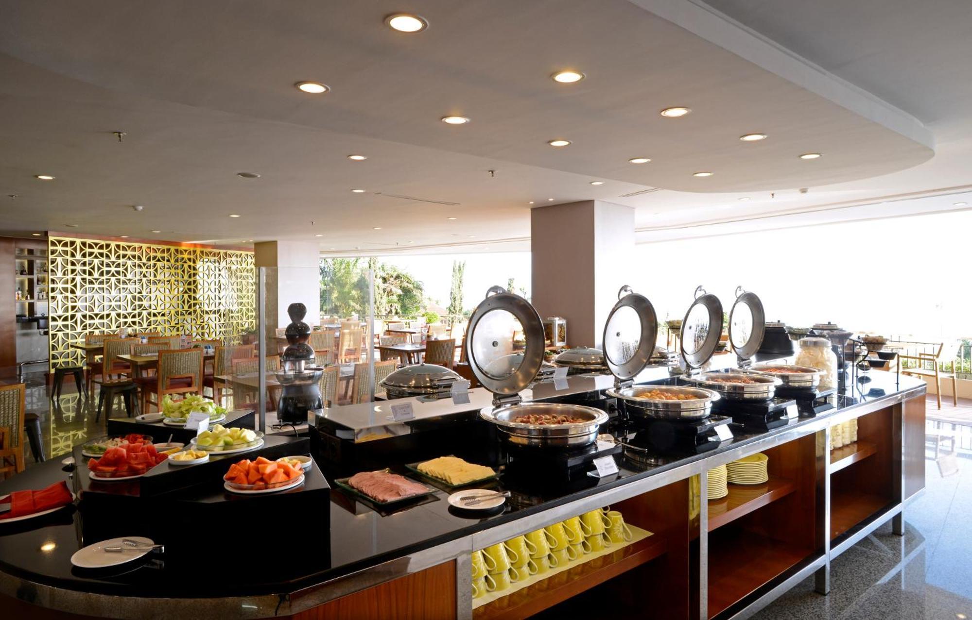 Surya Hotel & Cottages Prigen Екстер'єр фото