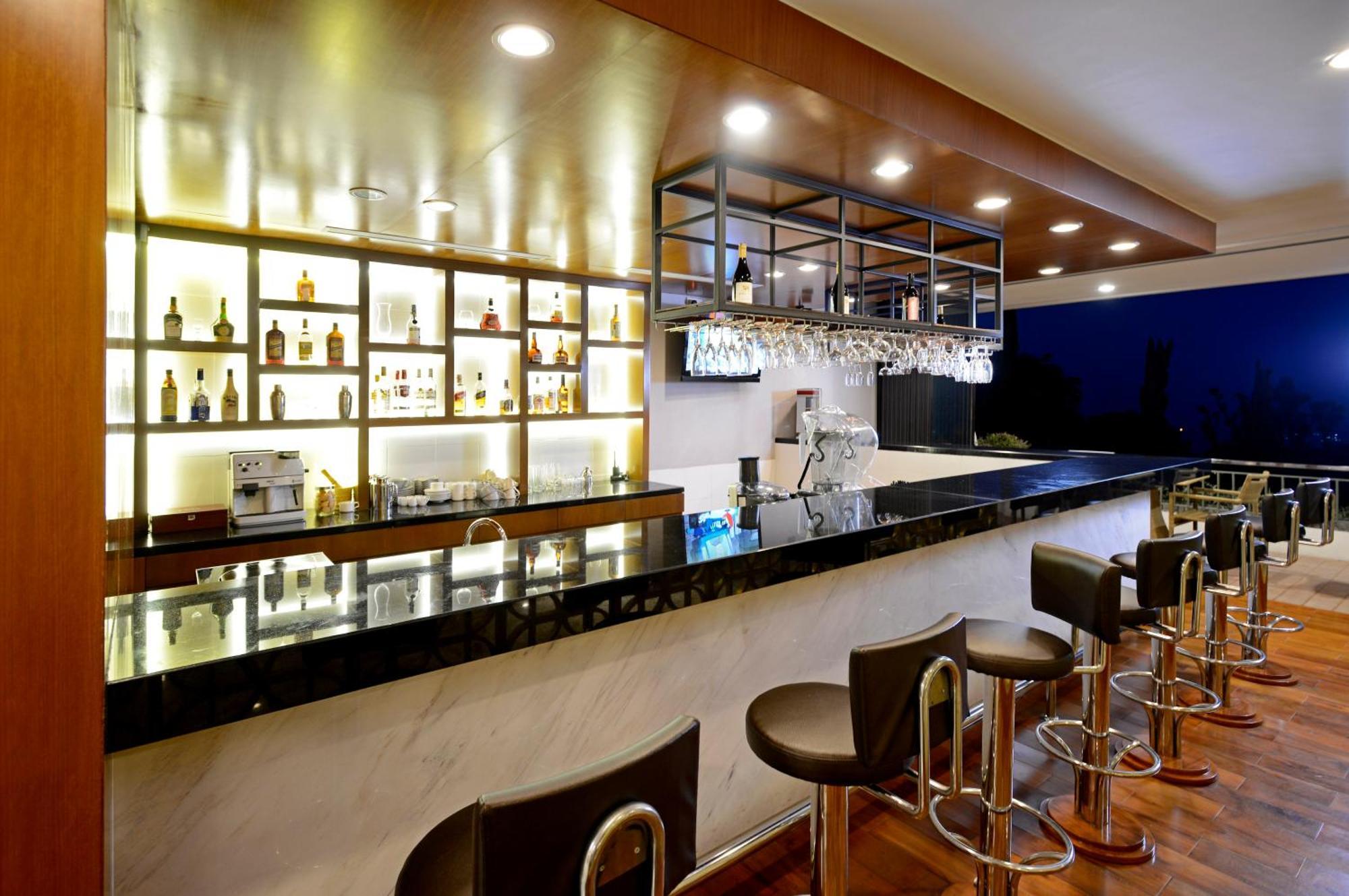 Surya Hotel & Cottages Prigen Екстер'єр фото