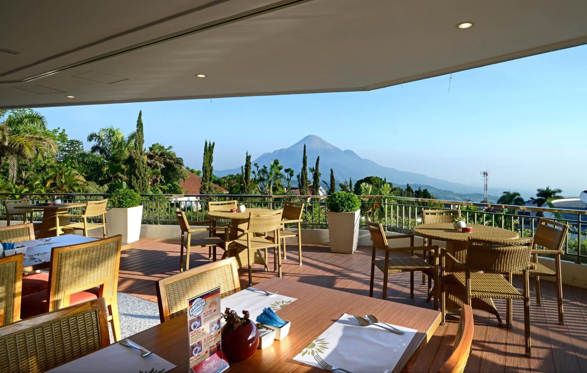 Surya Hotel & Cottages Prigen Екстер'єр фото