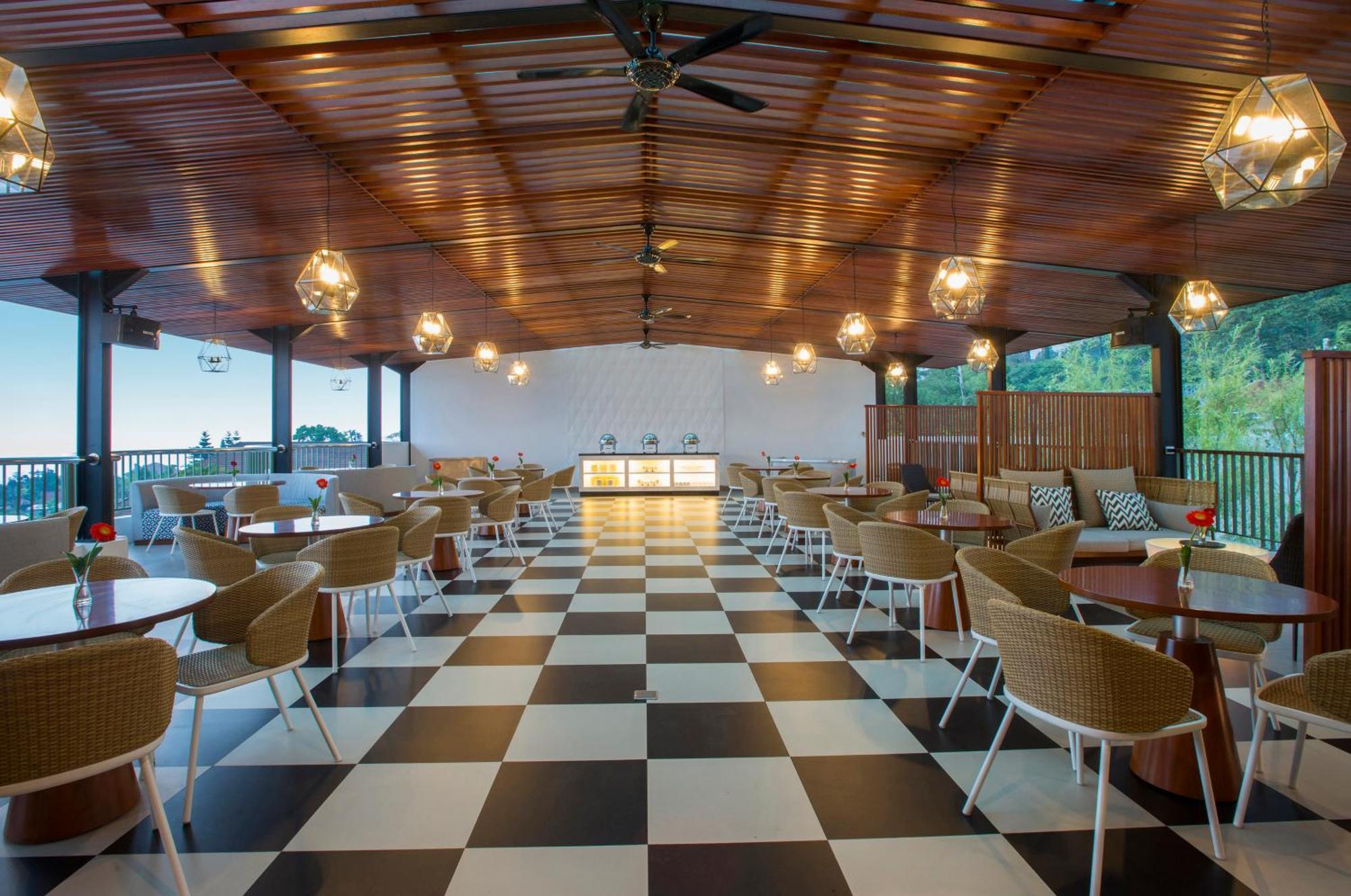 Surya Hotel & Cottages Prigen Екстер'єр фото