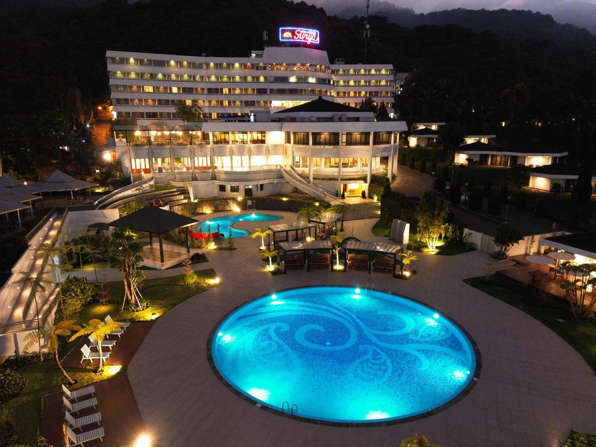 Surya Hotel & Cottages Prigen Екстер'єр фото