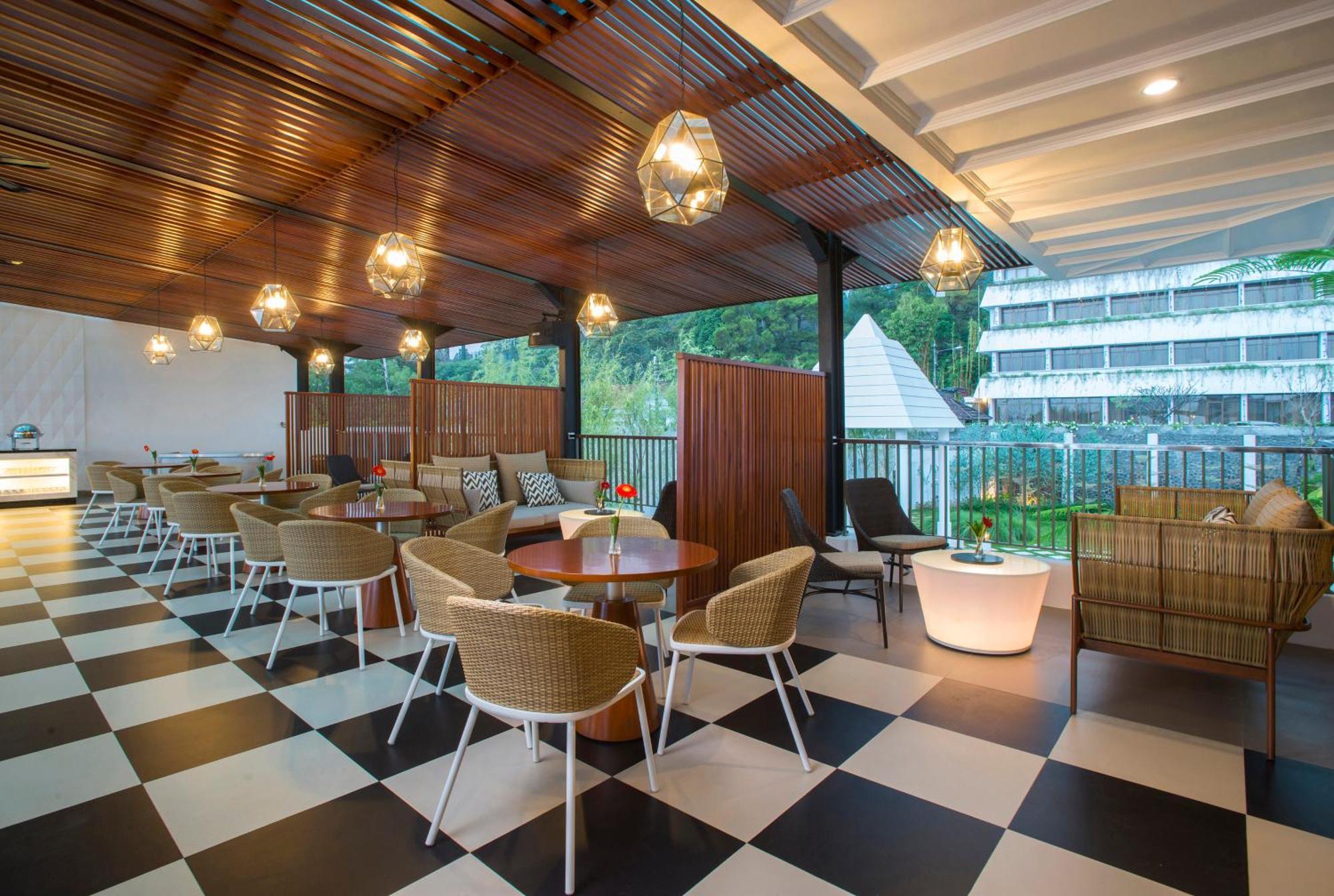 Surya Hotel & Cottages Prigen Екстер'єр фото