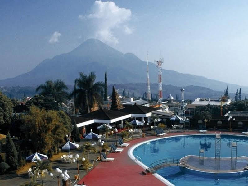 Surya Hotel & Cottages Prigen Екстер'єр фото