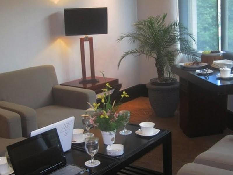 Surya Hotel & Cottages Prigen Екстер'єр фото